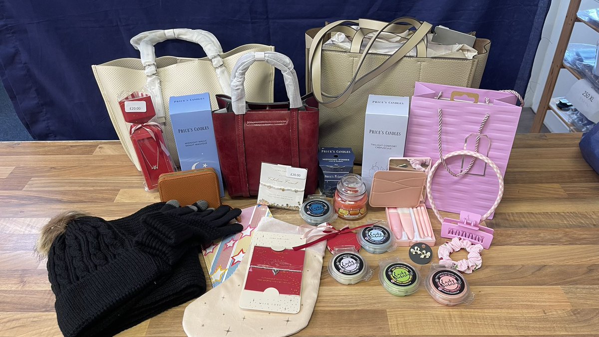 Scotia_Books's tweet photo. Happy Monday 
We are open to 7pm today 
We have amazing instore deals on our gift items. Perfect for Christmas and stocking fillers 
Get in for a look 👀

Remember we Open 9.30am for November 

Schools / nurseries please can you call us on 01236 826041 to book to shop - Thank you https://t.co/ssG99rJbw0