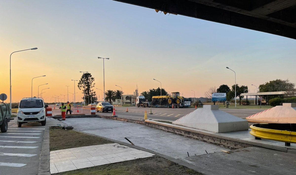 Tránsito normal en el #TúnelSubfluvial. 
Recordamos a los usuarios que siguen las obras de bacheo en la cabecera #SantaFe y en la cabecera #Paraná. Por lo que se recomienda circular con precaución respetando las indicaciones en esas zonas.