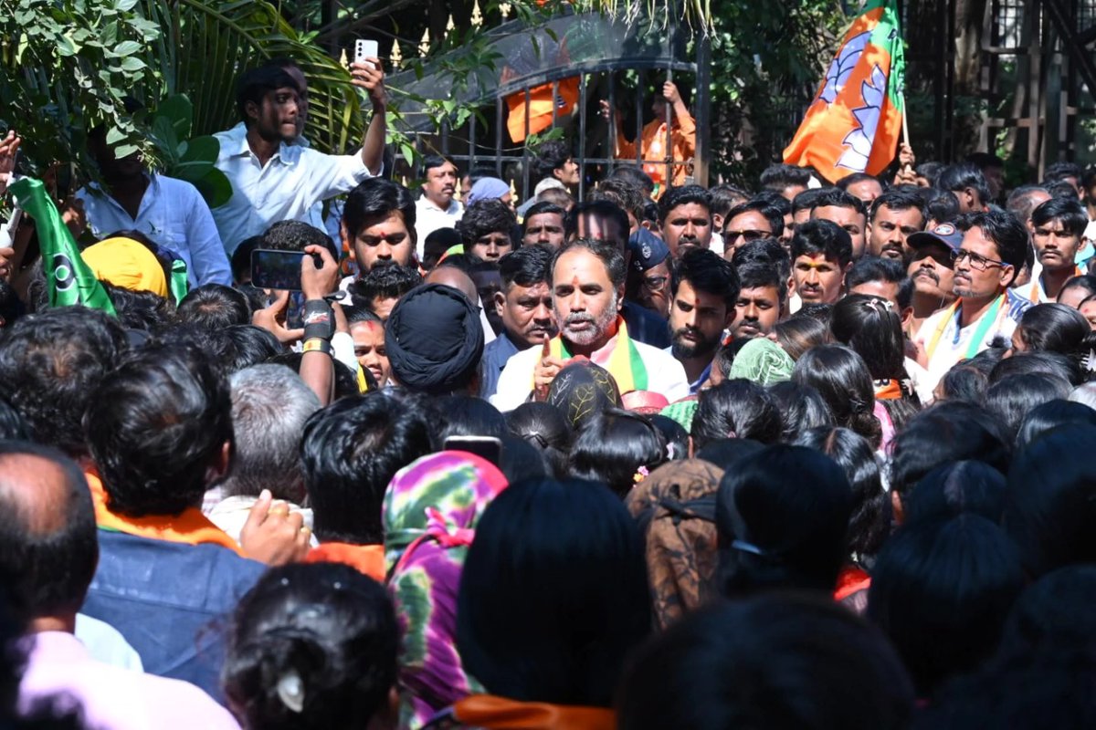 sambhajipatil77's tweet image. कमळाला मतदान म्हणजे निलंग्याच्या मातीला मतदान..!
आपला निलंगा, आपला स्वाभिमान!

निलंगा परिषद निवडणूक २०२५ च्या पार्श्वभूमीवर आज हजारो भाजपा समर्थकांच्या उपस्थितीमध्ये नगराध्यक्ष पदासाठी व नगरसेवक पदासाठी इतर उमेदवारांचे अर्ज दाखल करण्यात आले. निलंगानगरीचे शक्तिस्थान असलेल्या भगवान…