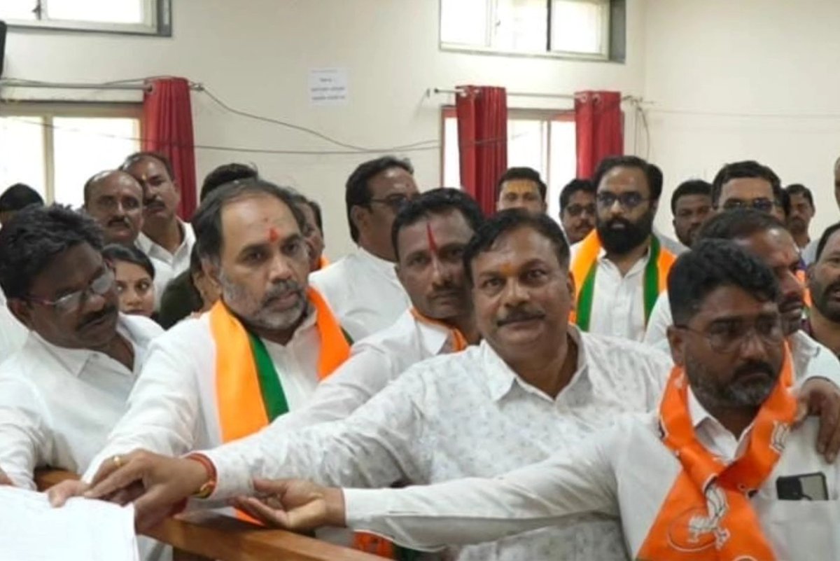 sambhajipatil77's tweet image. कमळाला मतदान म्हणजे निलंग्याच्या मातीला मतदान..!
आपला निलंगा, आपला स्वाभिमान!

निलंगा परिषद निवडणूक २०२५ च्या पार्श्वभूमीवर आज हजारो भाजपा समर्थकांच्या उपस्थितीमध्ये नगराध्यक्ष पदासाठी व नगरसेवक पदासाठी इतर उमेदवारांचे अर्ज दाखल करण्यात आले. निलंगानगरीचे शक्तिस्थान असलेल्या भगवान…