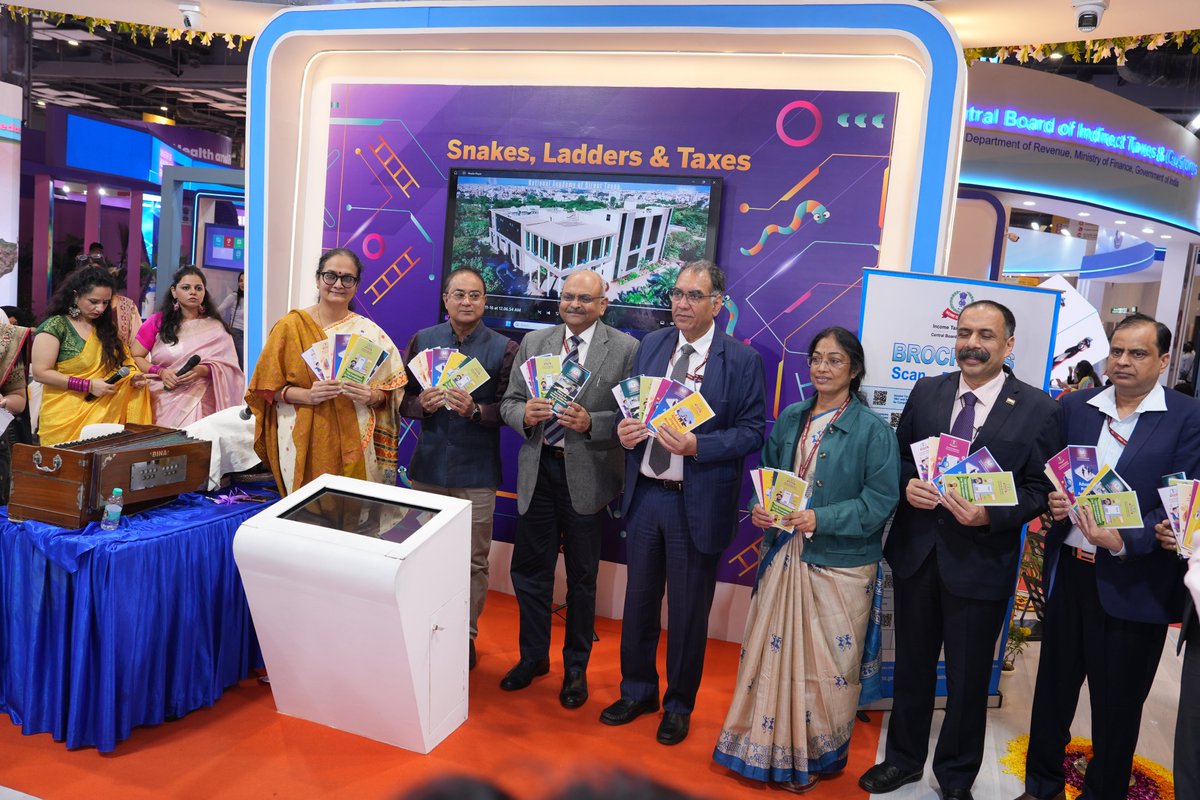 IncomeTaxIndia's tweet image. The Income Tax Department’s Taxpayers’ Lounge at IITF 2025, Pragati Maidan (14–27 Nov), was dedicated to the general public today by Shri Ravi Agrawal, Chairman CBDT, in Hall No. 4, in the presence of Members, CBDT and other senior officers of the Department.

🔷Designed around…