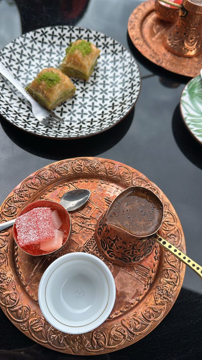 Her fincanda;
Bir sinaptik uyarım
Bir hücresel savunma 
Bir kültürel zerafet 
Bir metabolik ritim gizli..
 #kahve’ni sadece içme!
Onu oku, anla, yudumla 
Ve kendin için iç…