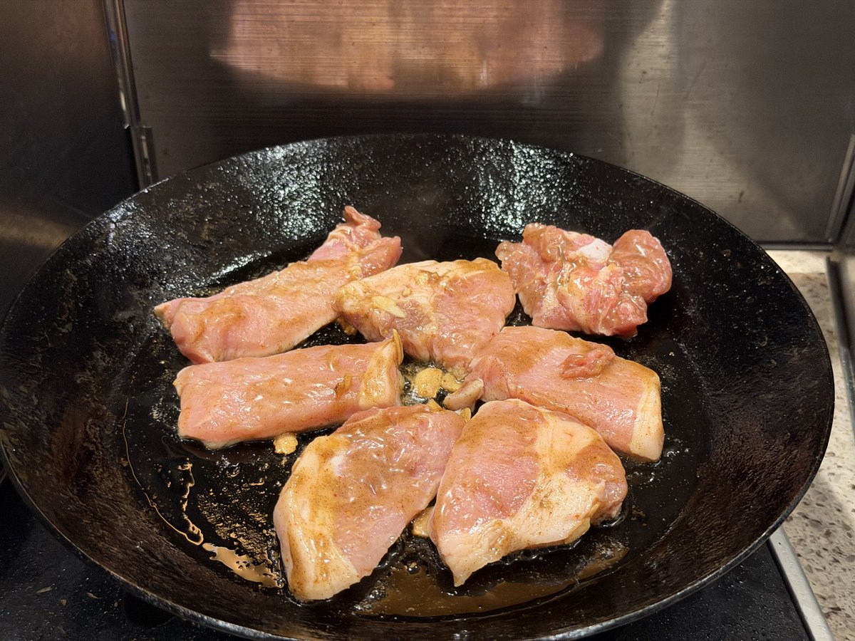 味付き肉で妥協する夜もある