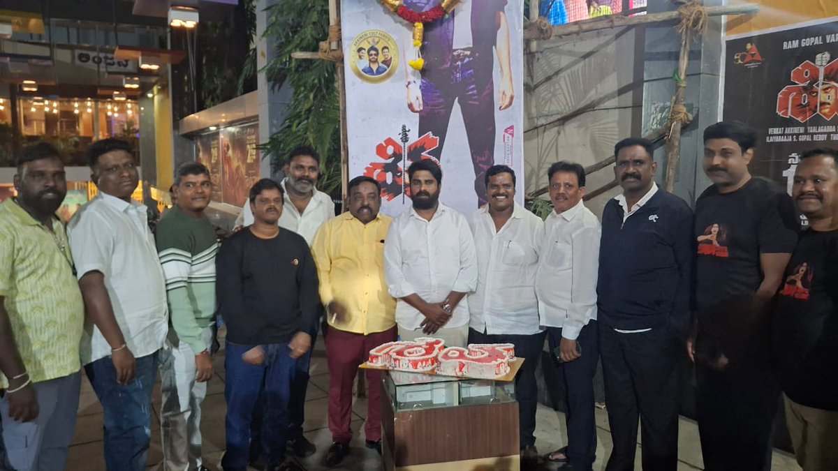 AkkineniHungama's tweet image. #Shiva4K Celebrations At Bangalore Anjaan Theater Karnataka 

#ShivaReRelease 
#Shiva4KReRelease 
#Shiva4KCelebrations