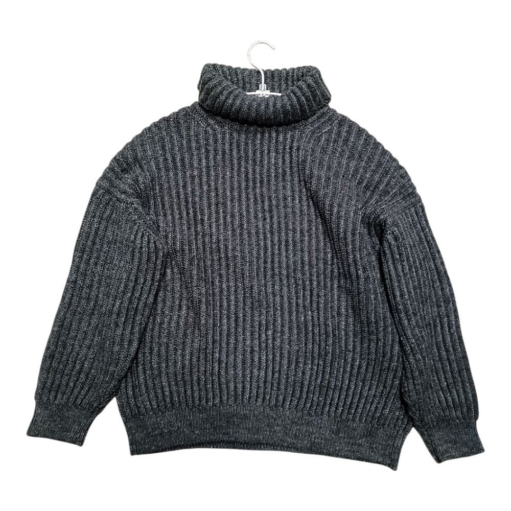 atumaru110's tweet image. 【出品中】VISVIM AMPLUS タートルニット / size3 / チャコール
ウール×リネンの上質素材、日本製。冬の主役に🧥
スタート39,800円・金曜22:58終了予定。
ウルバイ熊本によるヤフオク出品代行です。
詳しくはこちら👇
 auctions.yahoo.co.jp/jp/auction/j12…
#visvim #ヴィズヴィム #AMPLUS #ニット #タートルネック