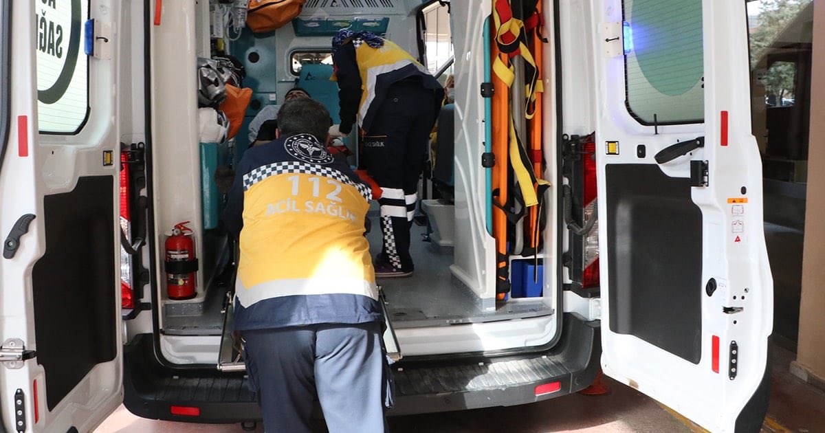 Çocukların üzerinden çekin ellerinizi!

15 yaşındaki M.K. Urfa’da çırak olarak çalıştırıldığı marangoz atölyesinde, kalfa Habip Aksoy tarafından makatına yüksek basınçlı kompresörle hava verilerek işkenceye maruz bırakıldı. Gözaltına alındıktan sonra serbest bırakılan kalfa, aile