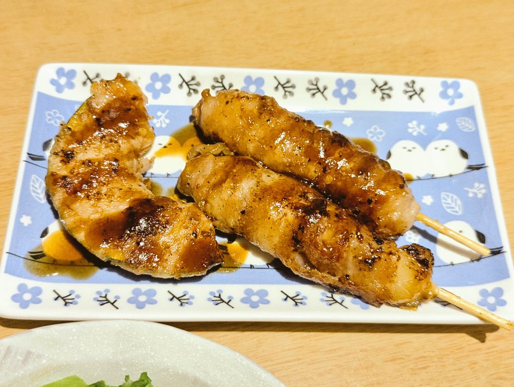 MarronTree's tweet image. 本日のお献立

レタスと水菜の生ハム薔薇サラダ
新スープカップでクラムチャウダー
みたらし団子とすくなかぼちゃの肉巻きソテー
茄子と枝豆入りのボロネーゼ

ボロネーゼのお味いい具合に決まった〜\( ˆ ˆ )/
デザインに惹かれて買ったシマエナガのスープカップ、素材がストーンで冷めにくいスゴイ！