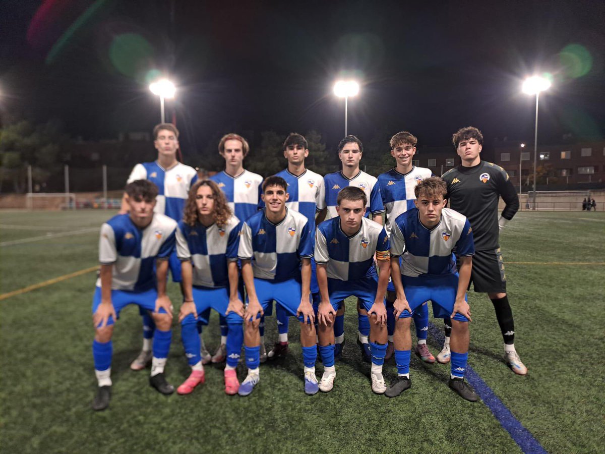 FutBaseCES's tweet image. 💪🏻 Els 𝗝𝗨𝗩𝗘𝗡𝗜𝗟𝗦 sumen un cap de setmana més de molt treball

🤝🏻 Empat molt treballat del Juvenil E contra un rival de molt nivell 

⚽️ Juvenil C i Juvenil D no van poder sumar en duels de molta exigència

#FutBaseCES