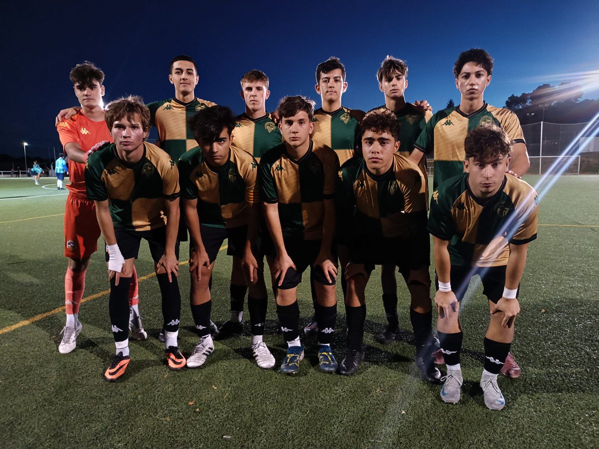 FutBaseCES's tweet image. 💪🏻 Els 𝗝𝗨𝗩𝗘𝗡𝗜𝗟𝗦 sumen un cap de setmana més de molt treball

🤝🏻 Empat molt treballat del Juvenil E contra un rival de molt nivell 

⚽️ Juvenil C i Juvenil D no van poder sumar en duels de molta exigència

#FutBaseCES