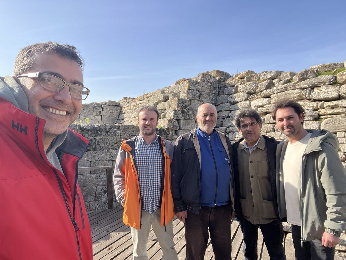 Geleceğe Miras Projesi kapsamında Troya Antik kentinde çalışmalar devam ediyor. 

<a href="/TCKulturTurizm/">T.C. Kültür ve Turizm Bakanlığı</a> <a href="/kvmgm/">Kültür Varlıkları ve Müzeler Genel Müdürlüğü</a> <a href="/troyamuzesi/">Troya Müzesi</a>