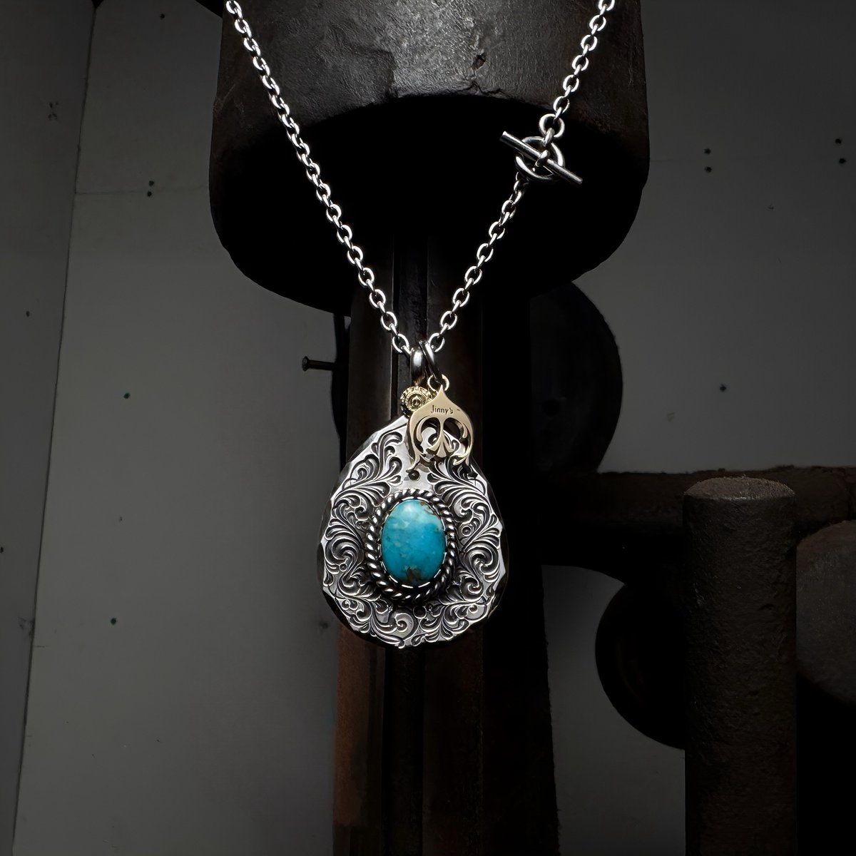 Jinnys_kunimoto's tweet image. Jinny&apos;s 喜び工房
（Yorokobi Jewelry Works）

Arabesque Metal
SEM（K18YG）
Turquoise

Eagle charm（SV/K18YG）