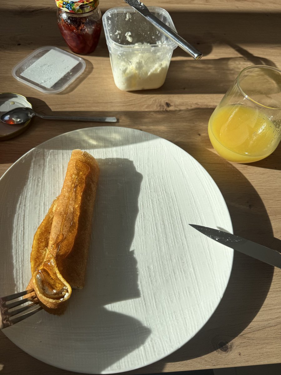 Probably the peatiest breakfast. Protein + sugars from OJ and honey. 🧡