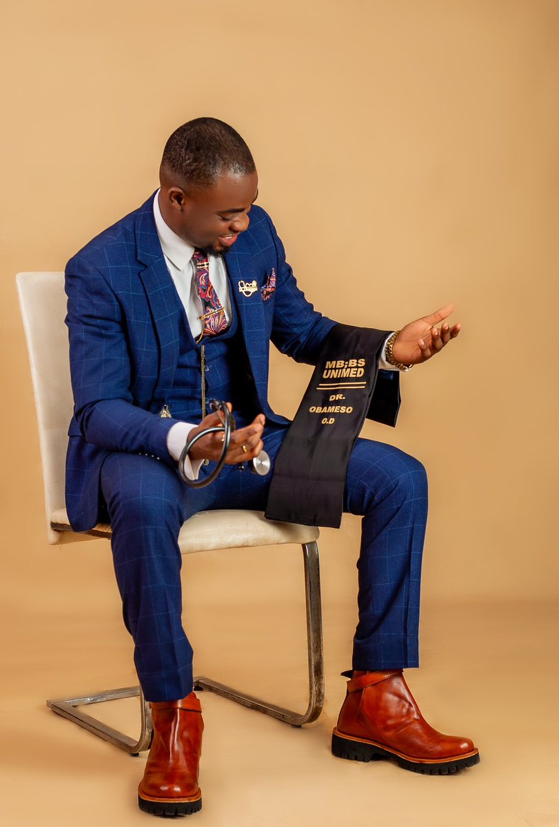 OpeyemiObameso's tweet image. Took the physicians oath successfully 
…so help me God 

DR OBAMESO O.D.
MBBS (UNIMED, ONDO)
