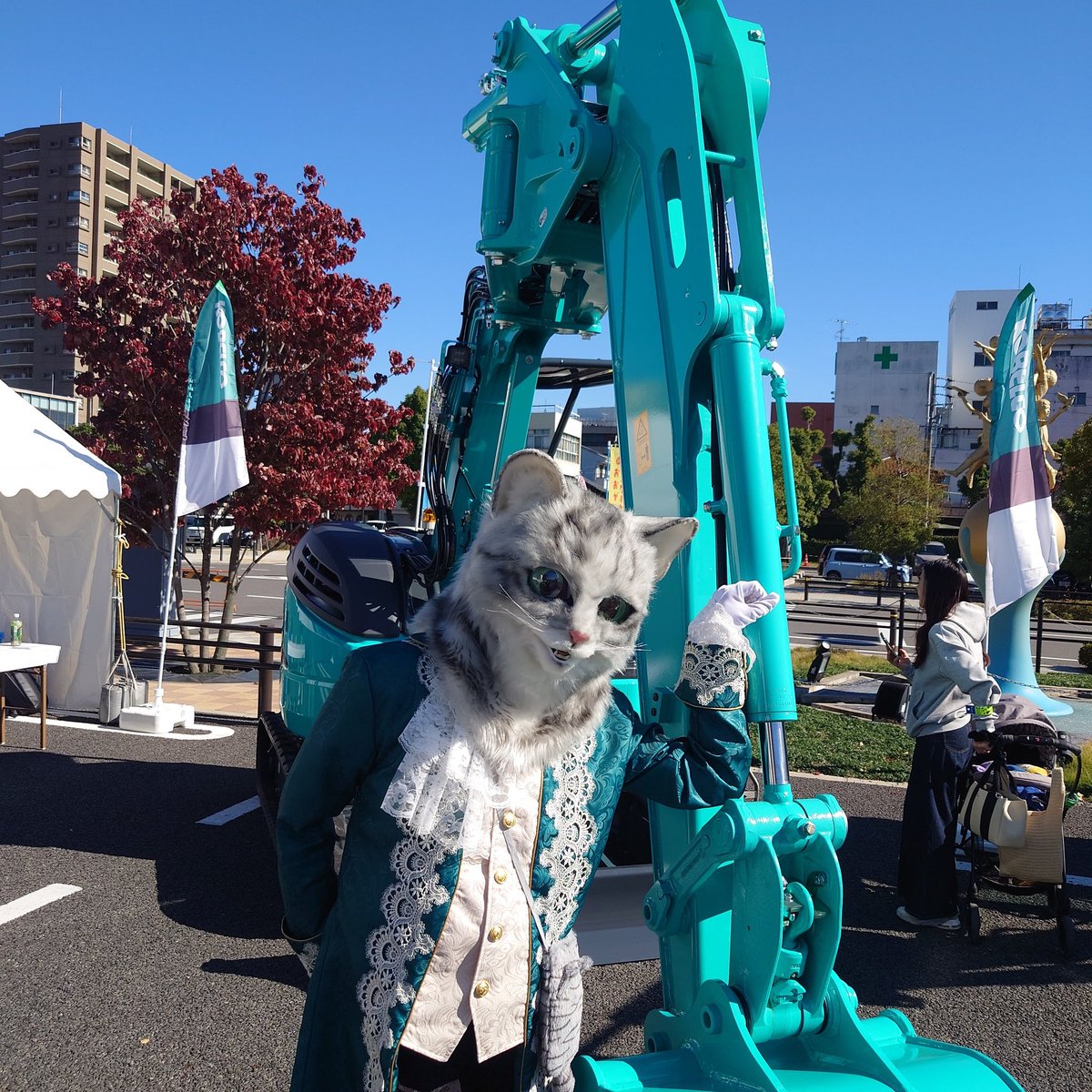 コベルコの緑が好きにゃ💕

#山田三毛猫ファミリー
#猫神家のきよ
#キッズワークフェアinおおがき
#大垣市