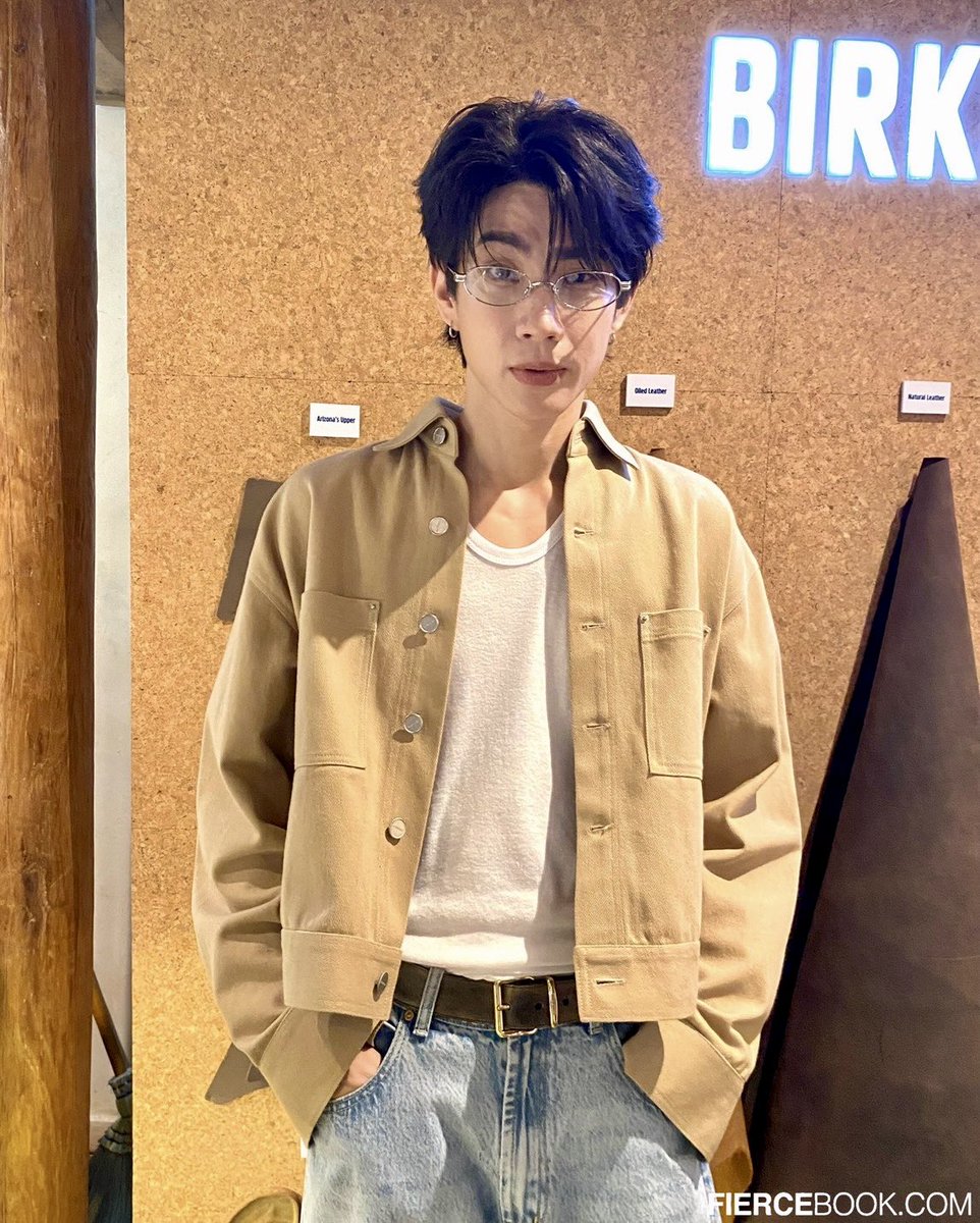 fiercebook_bkk's tweet image. หล่อและเท่สุดๆ #ออฟจุมพล ในงาน BIRKENSTOCK Presents: The Art of Walking Grounded in Nature with Suntur นิทรรศการศิลปะจากศิลปินชาวไทยชื่อดัง 

#Fiercebook #Fiercelive #FiercelivebyJjijie #BIRKENSTOCKTHAILAND #THEARTOFWALKING #OffJumpol