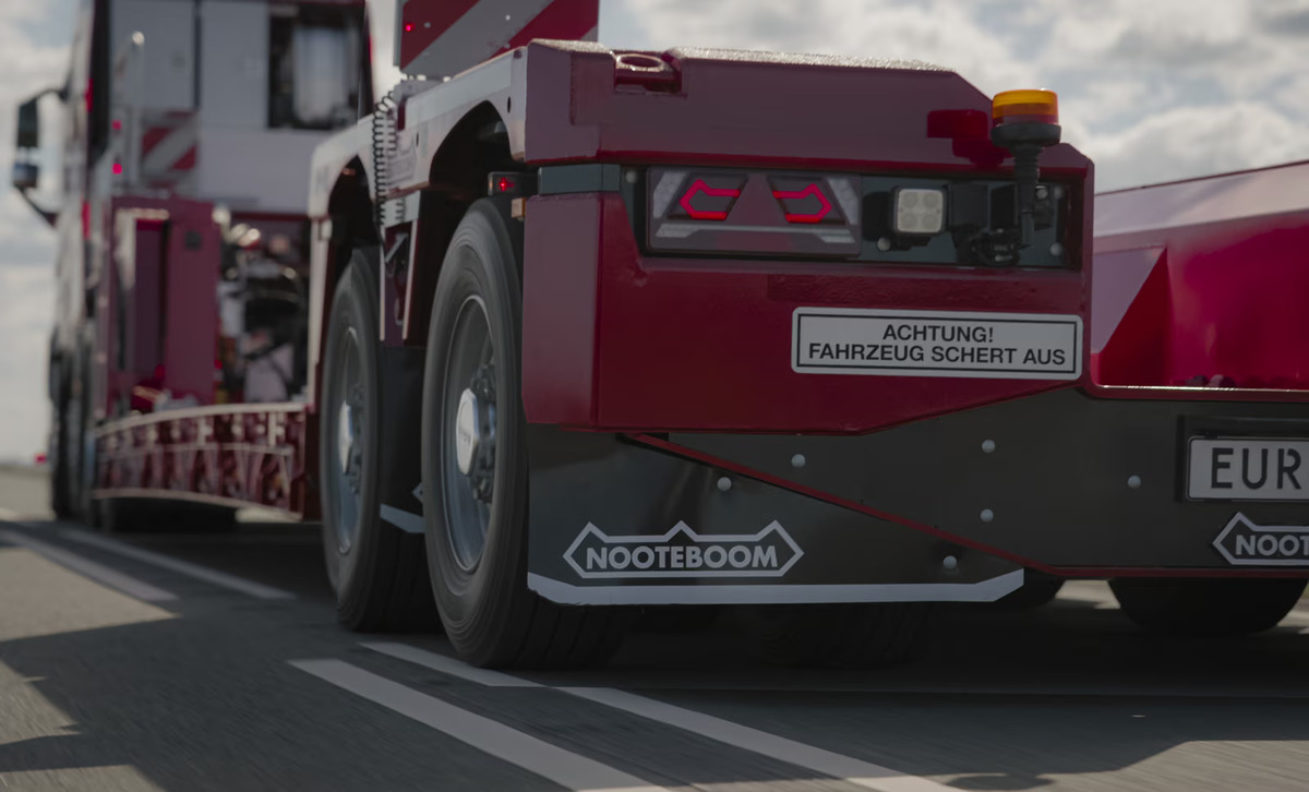 In April, Nooteboom proudly introduced the new EURO-PX3, the 3rd generation EURO-PX low loaders with pendle axles.

Find out more 👉 heavytorque.co.uk/euro-px3/

#HeavyTorque #TransportNews #Nooteboom #EuroPX #LowLoader #Solutrans #NimblePublishing #FollowThePenguin