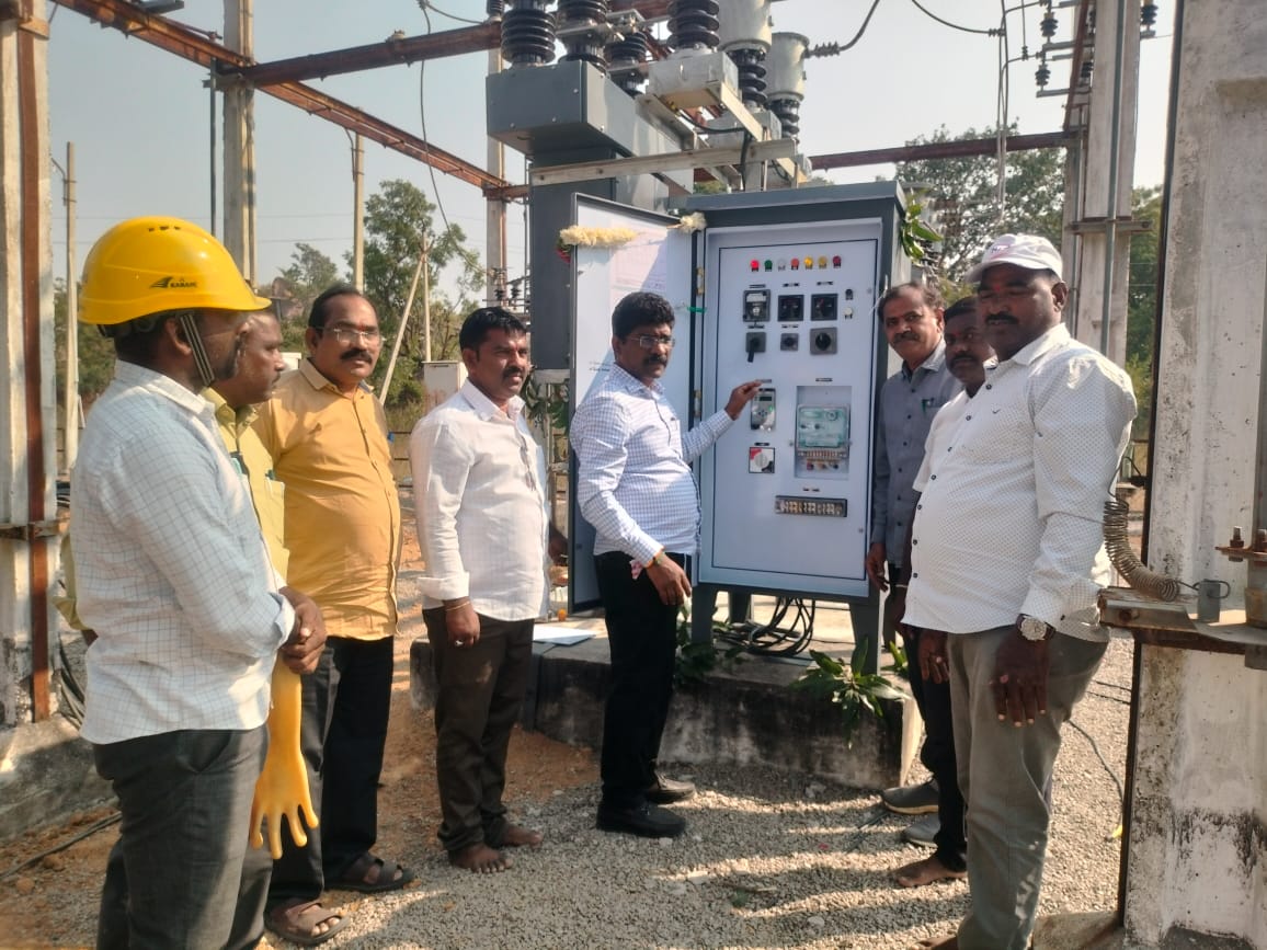 TG_NPDCL's tweet image. ⚡ TGNPDCL | Kamareddy

In continuation of feeder unbunching, today 1 new 11 kV feeder VCB was successfully charged at 33/11 kV SS Chinoor, Nagireddypet section, Yellareddy Division.
This step ensures reliable &amp;amp; uninterrupted power supply to consumers.
#TGNPDCL #PowerUpgrades…