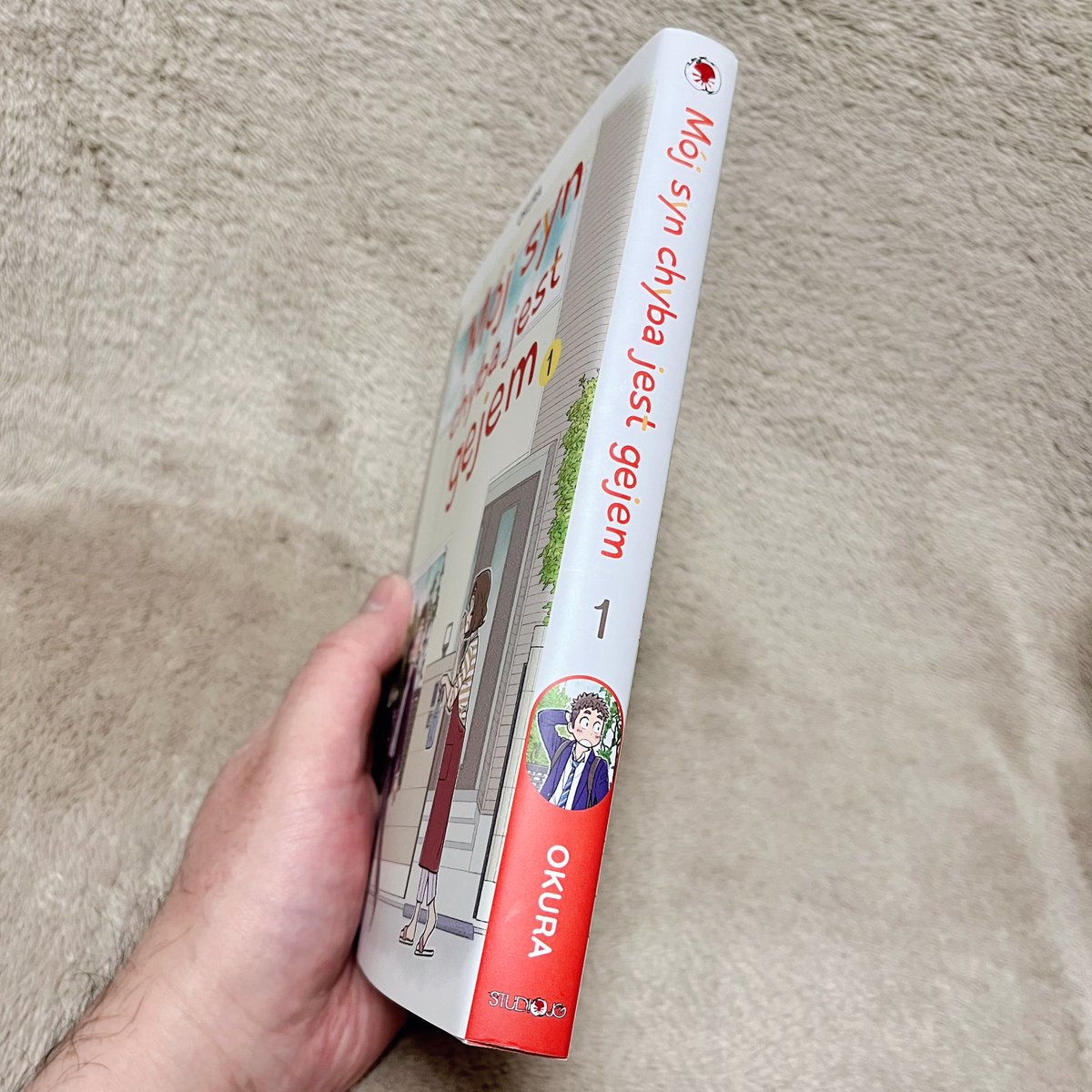 『うちの息子はたぶんゲイ』のポーランド語版第1巻が届きました!ポストカード付き、全内容の半分が収録されていて、厚くて大ボリュームです。

まだ翻訳版出るの!?と驚いています。たくさんの国と言語で出版していただいて、ほんとうに感謝です…!!

#うちの息子はたぶんゲイ 