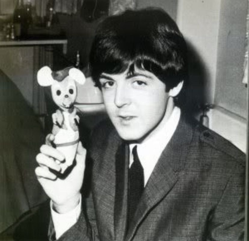 he looks like the mouse not gonna lie