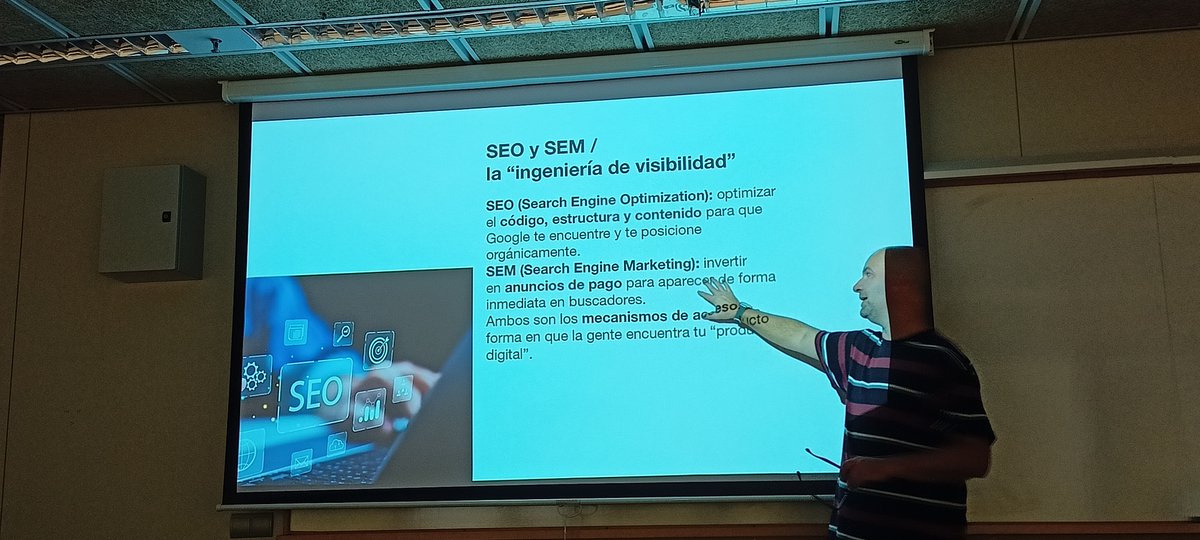 GeomaticaUPV's tweet image. El 14N contamos con la presencia de @xavisempere , profesional del área de Marketing, docente, cofundador y CCO de @trumboagency  (Trumbo® Agency), que impartió un seminario a nuestros estudiantes del máster universitario en Ingeniería Geomática y Geoinformación @UPV .