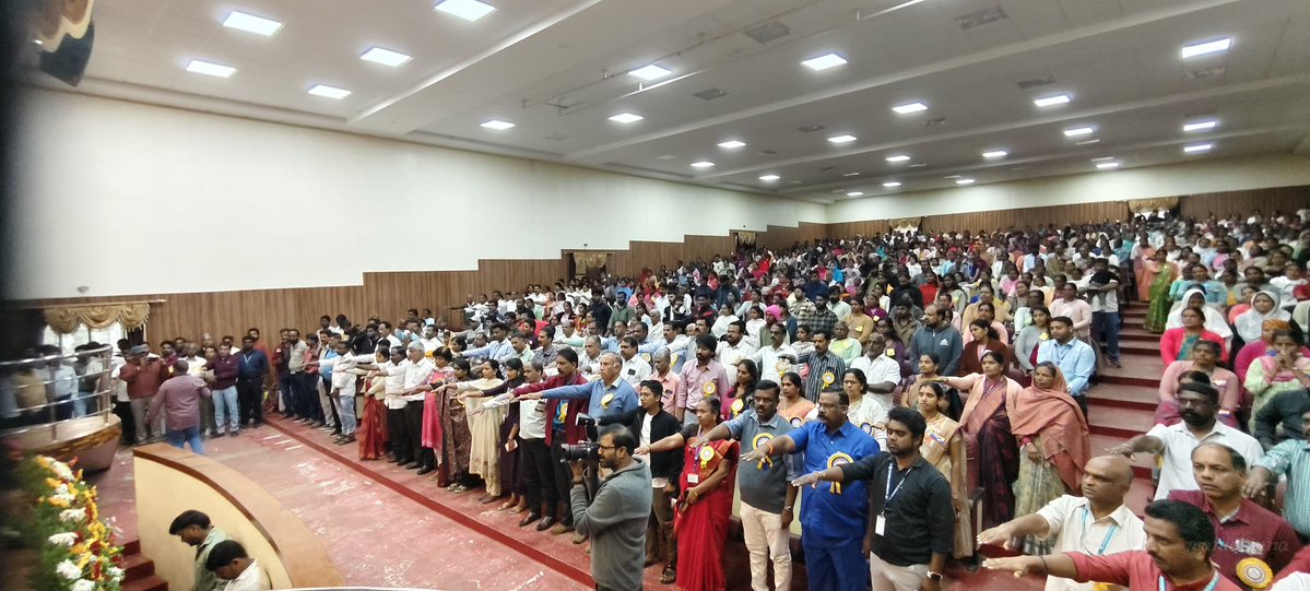 INCNilgiris's tweet image. 72வது அனைத்திந்திய கூட்டுறவு வார விழாவில், மாண்புமிகு தமிழ் வளர்ச்சி மற்றும் செய்தித்துறை அமைச்சர் திரு.மு.பெ.சாமிநாதன் அவர்கள், நீலகிரி MP திரு.ஆ.இராசா அவர்கள்,அரசு தலைமைக் கொறடா திரு.கா.ராமச்சந்திரன் ஆகியோருடன் இன்று உதகையில் கலந்து கொண்டு தருணம்.