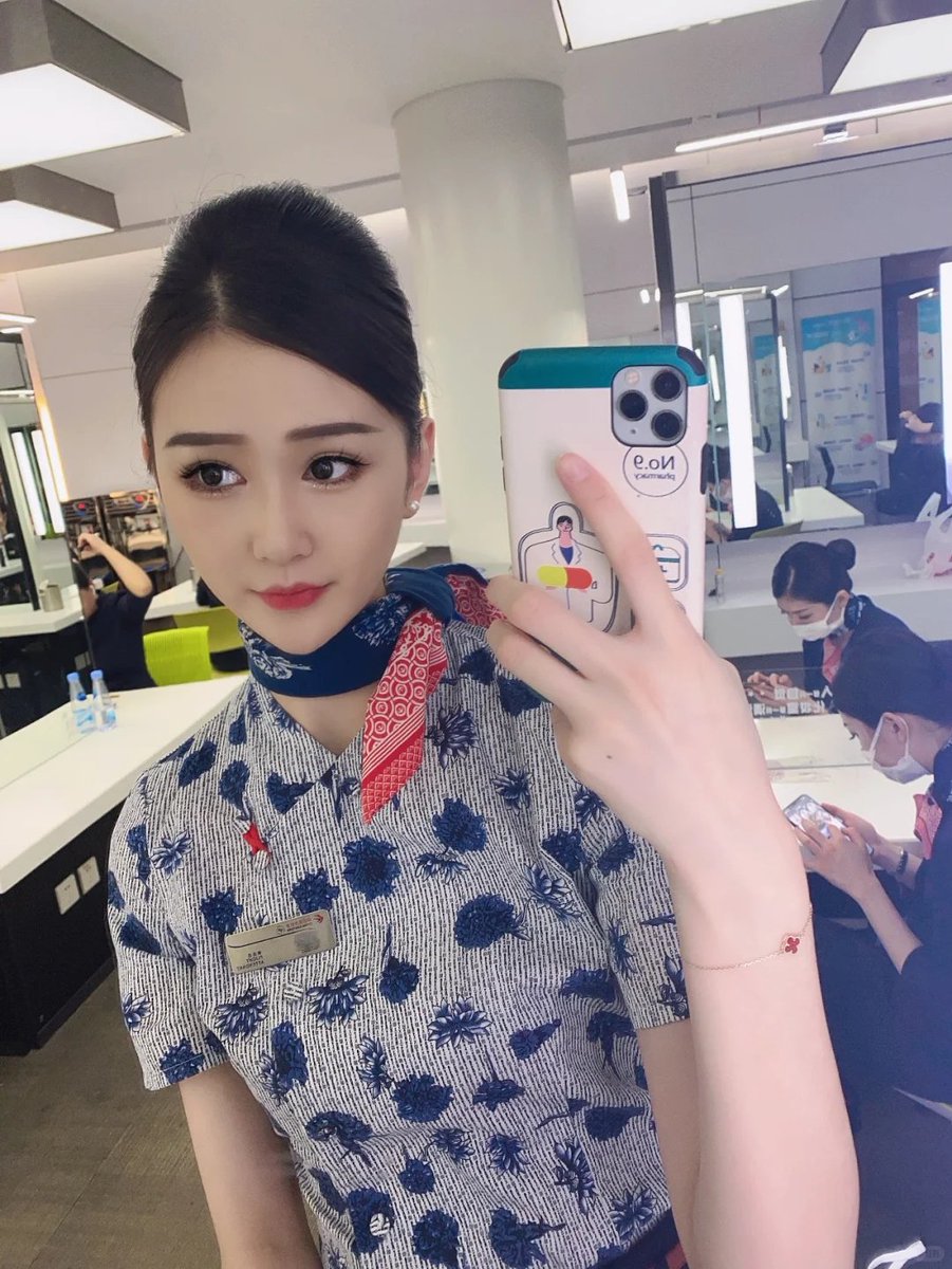 Flight attendant's hair styling skills