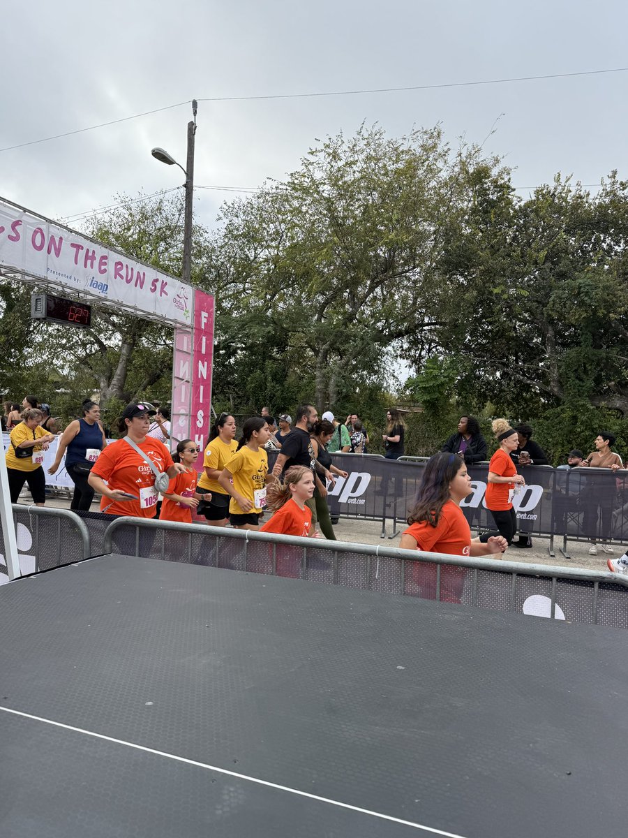 NISDBRAUCHLE's tweet photo. Our Girls on the Run really is so much fun! These ladies have put in the time and grit to be able to complete a 5K! 

They empowered each other and showed up when things got hard. These girls are nothing short of extraordinary. 

Way to go 🥳🥳 @gotrstl https://t.co/MAygtRjLQP