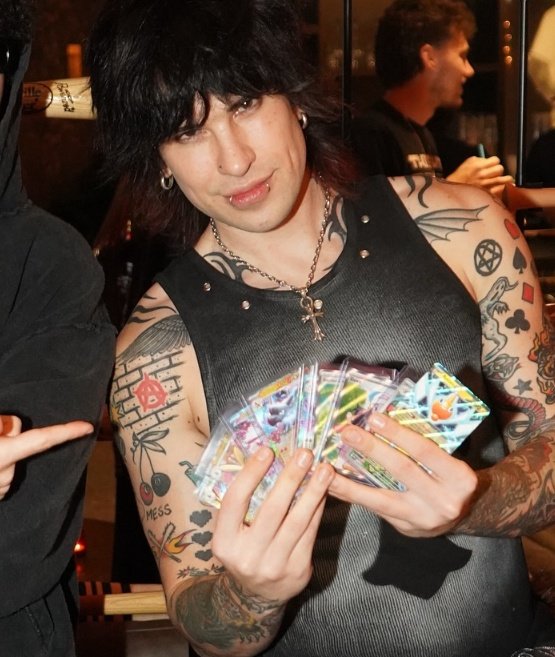 cvw3bbr's tweet image. he looks so good oh my gawd