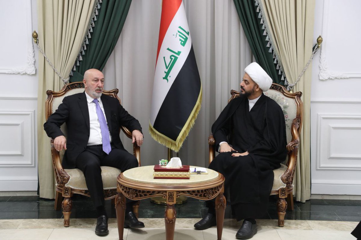 الشيخ الأمين يستقبل وفد الاتحاد الوطني الكردستاني

استقبل الأمين العام لحركة عصائب أهل الحق، سماحة الشيخ قيس الخزعلي، اليوم في مكتبه ببغداد، وفدًا من الاتحاد الوطني الكردستاني.
وقد قدّم الوفد تهانيه بمناسبة نجاح العملية الديمقراطية المتمثلة بإجراء الانتخابات البرلمانية،