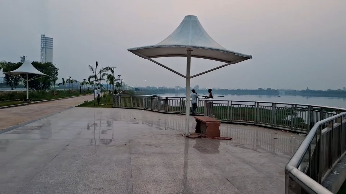 IndiaInfra02's tweet image. Gorakhpur Chiluatal Lakefront project Phase 1 work progress, part of ongoing riverfront and lakefront beautification projects in Gorakhpur.