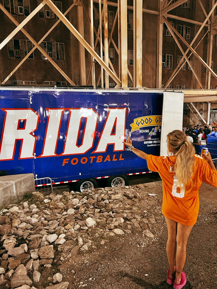 saracheeky1's tweet photo. F*ck the Gators. https://t.co/3SPVsgmUnA