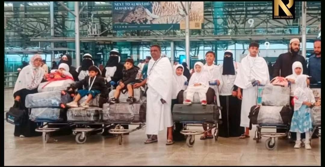 VijayKushw35543's tweet image. &quot;सऊदी अरब में दिल दहला देने वाला हादसा
मदीना जा रही उमराह यात्रियों की बस डीजल टैंकर से टकराई, भीषण आग
45 भारतीय तीर्थयात्री शहीद, ज्यादातर हैदराबाद के
बस में 46 लोग थे, सिर्फ 1 जिंदा बचा
एक ही परिवार के 18 लोग चले गए
ॐ शांति 
#SaudiBusAccident #UmrahTragedy&quot;