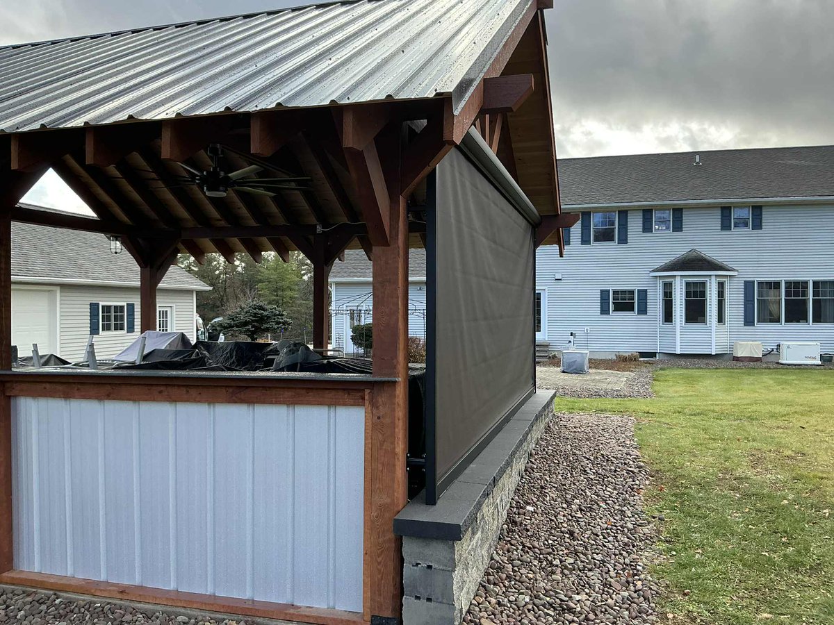 GUTTER5023's tweet photo. Flawless Sentry Retractable Screen installed on Friday. Looks like it was meant to be here from the start. What a gorgeous black frame. https://t.co/YnwECNSmk2
