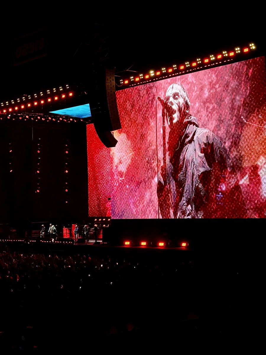 Best vibes ever. Gracias hermanos Gallagher por volver y hacer feliz a toda una generación. 🇦🇷❤️❤️🇦🇷