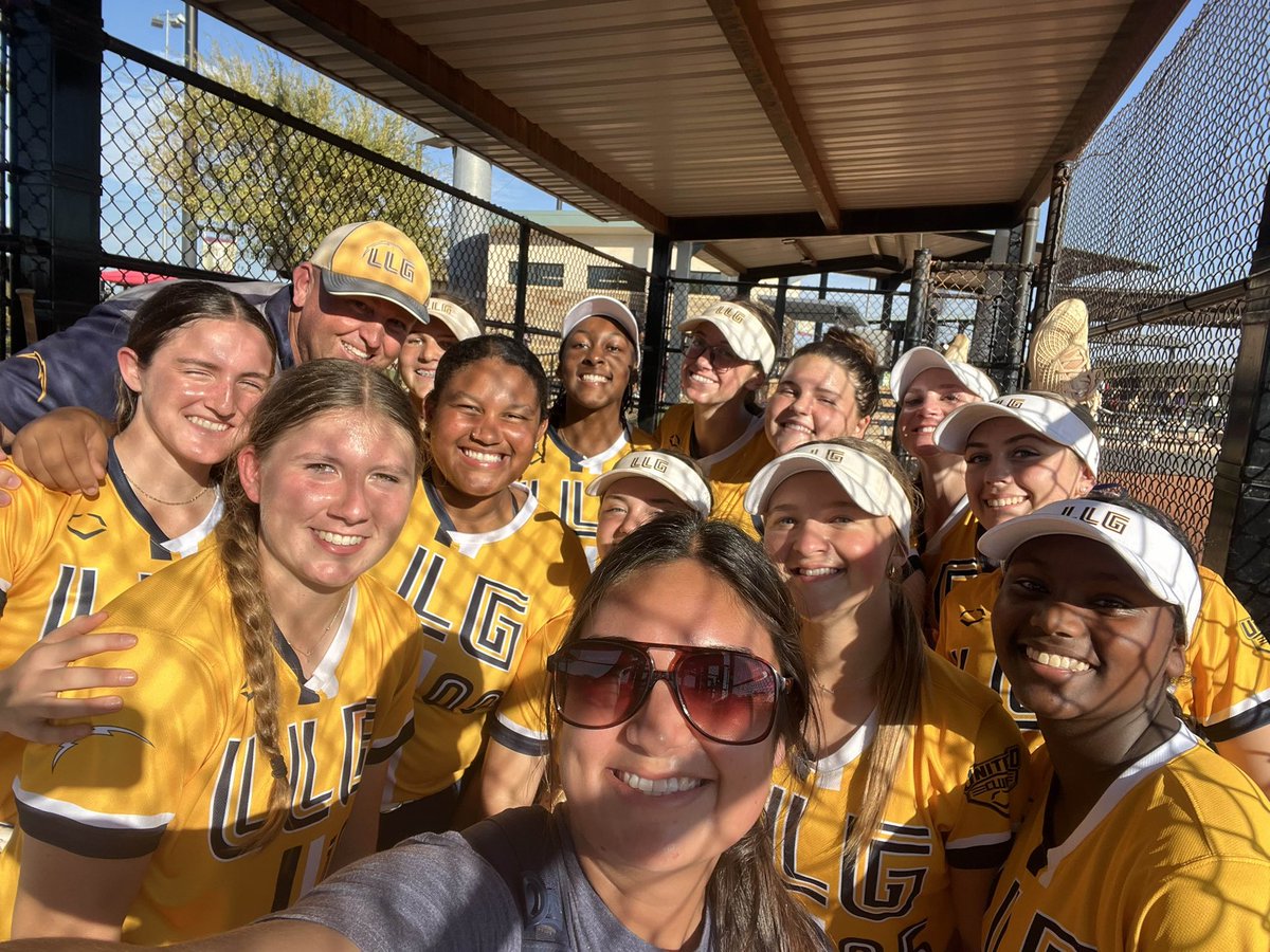 JasmineFyffe2's tweet image. Great weekend in Texas!! Can’t believe the fall season is about to be over! One weekend left! #Lightsout
@Org_LLG @CoachStanton @calyhend @ChandaBell2 @KendraKirkhoff