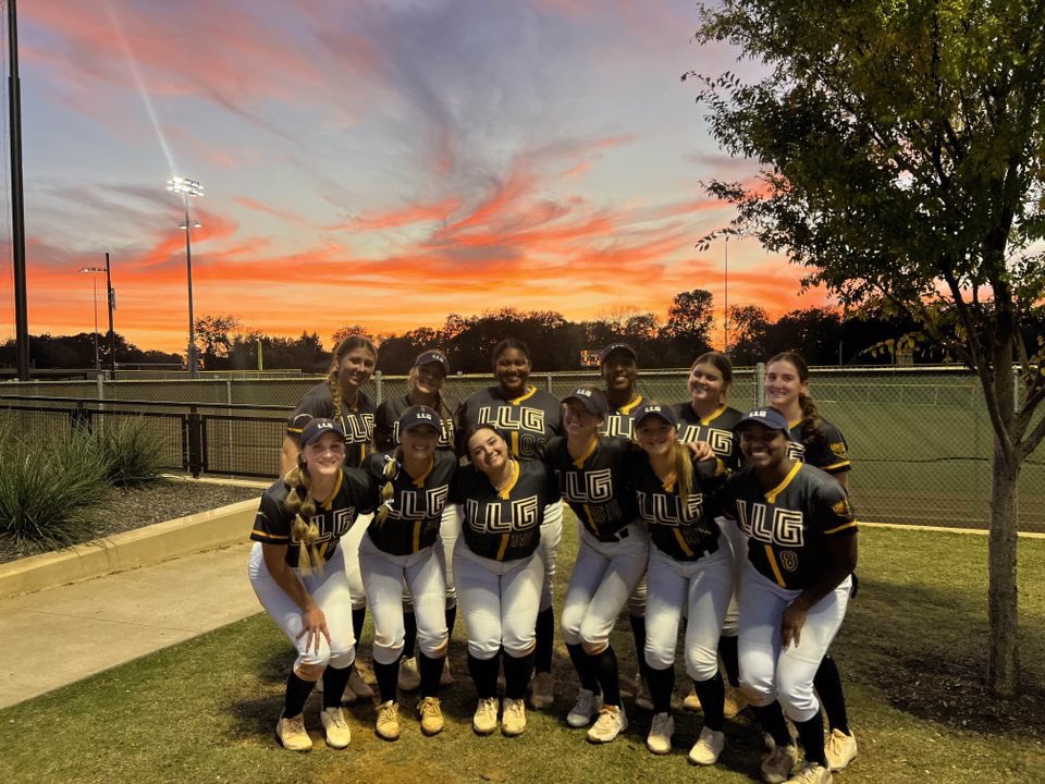 JasmineFyffe2's tweet image. Great weekend in Texas!! Can’t believe the fall season is about to be over! One weekend left! #Lightsout
@Org_LLG @CoachStanton @calyhend @ChandaBell2 @KendraKirkhoff