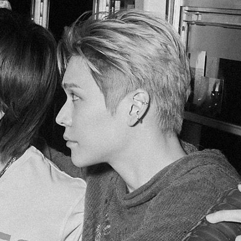 은석이 옆태미남