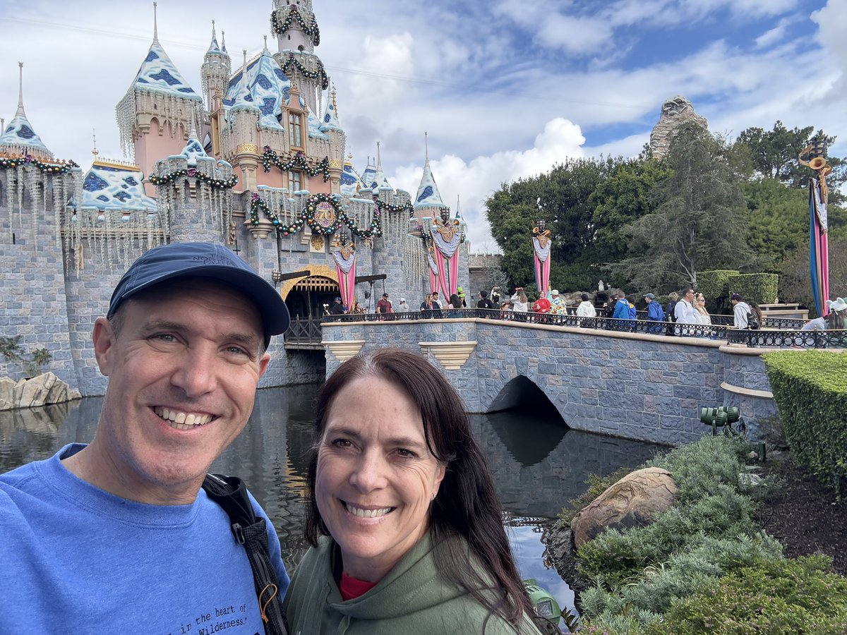 collodi's tweet image. Spent all of Sunday at Disneyland. Enjoyed lots of Park snacks, rides and shows. Always fun to immerse into a magical world for a time. 

#CollodiAdventures