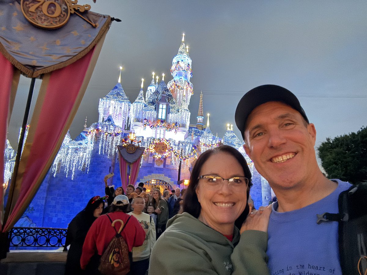collodi's tweet image. Spent all of Sunday at Disneyland. Enjoyed lots of Park snacks, rides and shows. Always fun to immerse into a magical world for a time. 

#CollodiAdventures