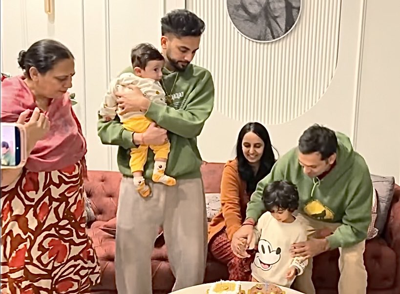 Arc0201409Armor's tweet image. Komal Di Vlog is out! Watch and stream for some more fun moments with cuties Anvay, Varanya and Elvish.

Family moments are precious 🫰🏻.

youtu.be/v_1sm04k8H0?si…

@ElvishYadav #ElvishYadav #ElvishArmy #ElvishRaosahab