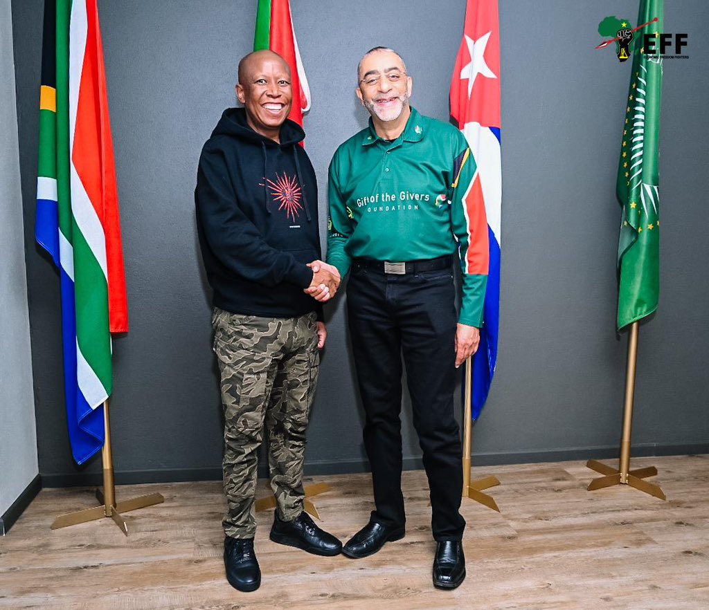 ♦️In Pictures♦️

The Founder of Gift of the Givers Dr. Imtiaz Sooliman paid a courtesy visit to the Commander in Chief and President of the EFF <a href="/Julius_S_Malema/">Julius Sello Malema</a> at Winnie Madikizela Mandela House

The EFF is encouraged by the work of Gift of the Givers and will continue to work