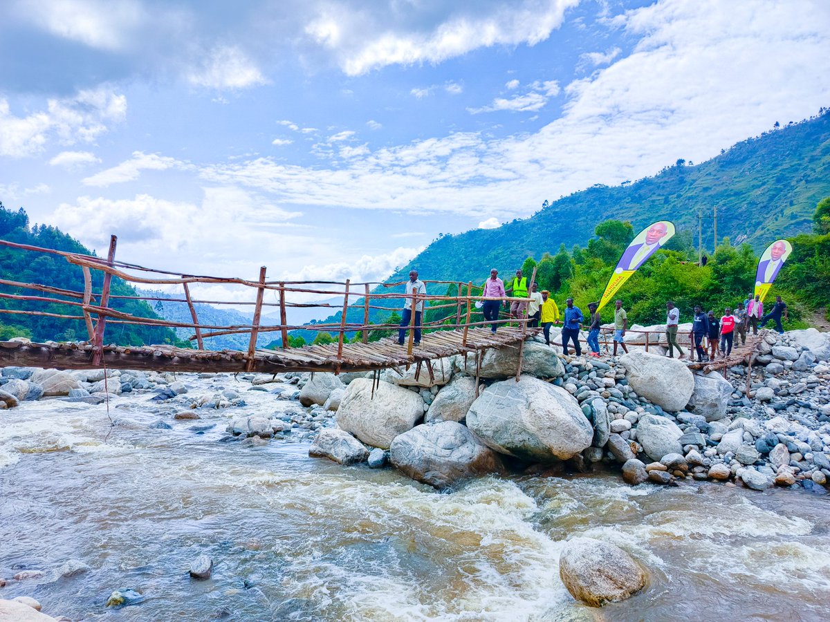 Kithulha_Care's tweet image. Kithulha Francis Mugisa has kicked off week 2 of the #WalkToTheVoter campaign in Kyanjuki Ward, Bulembia Division.

Kithulha moved from door to door as well as Gardens engaging voters in the area &amp;amp; asking for their support.

Eno Y'endambi |  #NowIsTheTime