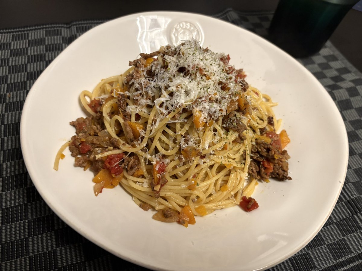 toru_yamaki's tweet image. 本日のTCT。
ボロネーゼ。美味しかったー。
毎度の事ながらソースは大量につくって冷凍した。

稽古終わって風呂入って作ったら意外に遅くなってしまった。
明日は早起きなのでもう寝ます。
おやすみなさい。