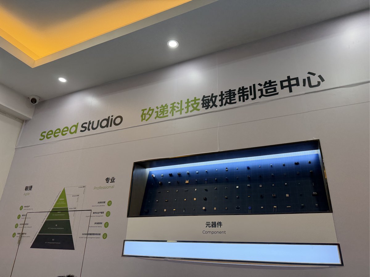 Hoy visité tres empresas en Shenzhen: Foxconn, Seeed Studio y Feite Model. Pude observar de cerca los parques de I+D, lo