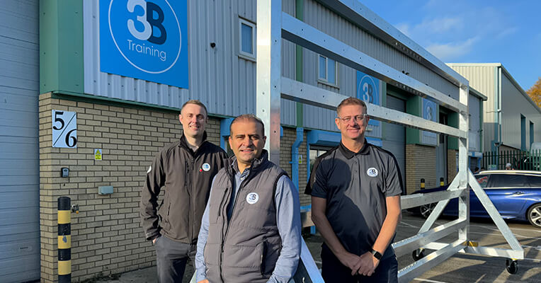 Bookings are now open for a new nationwide rainscreen façade systems #training programme aimed at upskilling installers and supervisors.
🔗 Read more: roofingtoday.co.uk/rainscreen-fac… 
#roofing #cladding <a href="/3BTraining/">3B Training</a> <a href="/CITB_UK/">CITB</a>