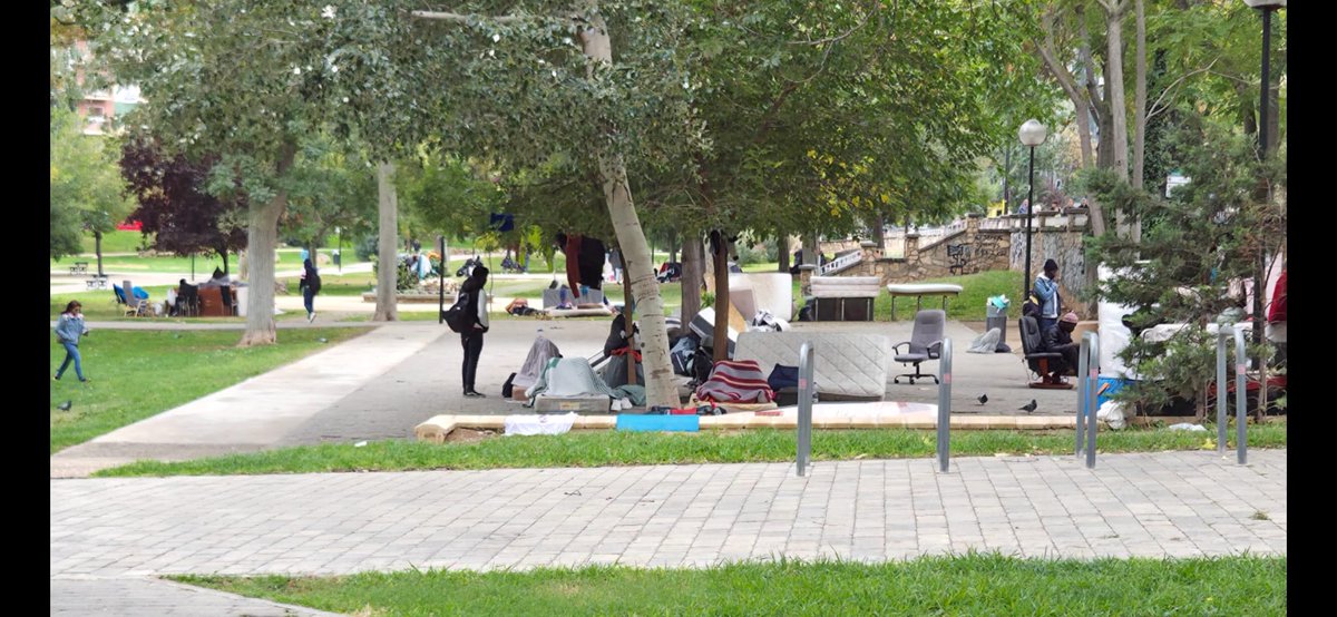 loaldepa16's tweet photo. @ChuecaNatalia,@MarianOros ,@fbelblazquez Ayto de Zaragoza Normativa: La acampada libre no está permitida.
Las multas x acampar libremente pueden ir de €600 a €6.000  Para quién están puestas las multas?
Esto es un parque?🙄🙄 ASÍ ESTAMOS EN PARQUE BRUIL  😡😡  S.O.S https://t.co/RHMwj2FpwF