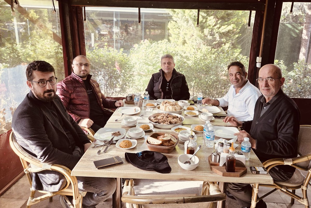 Duran78H's tweet photo. DOSTLARIMA Bandurma ziyafetim
Hakim Sn Erkan Ertan Bey Yeğenim Savcı Sn Orhan Türüdi Bey Kardeşim İş insanı Sn NİZAMETTİN Okutan Bey Yeğenim İş İnsanı Sn İbrahim Bostancı Beyler Soframda misafirlerim https://t.co/ZCDd5I89rO