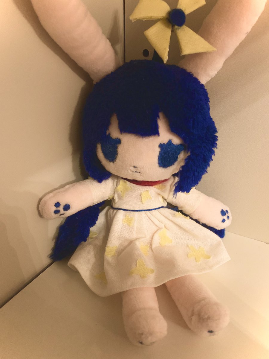 底町さん(@ dekisokomatigai)の20センチ足長ぬいをお借りして釈迦ミミぬい作ってみました📡
座った時のフォルムがとても可愛い…✨️
#そこまち式ぬい