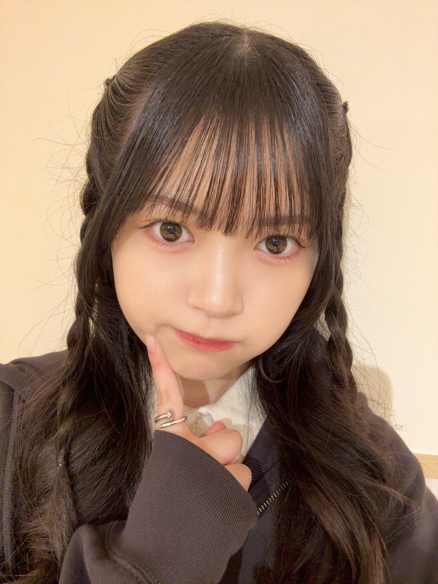miuna_0904's tweet photo. CD予約してくれた報告嬉しいから
自撮りのせちゃう(>ᴗ<)🎀
みんなおやすみ〜🌙𓈒𓂂𓏸
#ALETTA #MIUNA
#アイラブユー旋風剣 #ラブ旋 https://t.co/WqzFDzFf3V