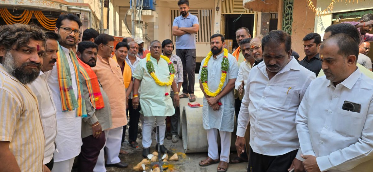 TigerRajaSingh's tweet photo. Today, inaugurating several important development works in the Begum Bazar Division in #Goshamahal Constituency. 

Gym equipment was inaugurated at OM Vyamshala, Lallu Ustad near Santan Dharamshala in Chudibazar, followed by the inauguration of a C.C. road costing Rs. 28.5 lakhs at the Bal Gangadhar Tilak statue in Bartan Bazar. Another C.C. road project worth Rs. 46 lakhs was inaugurated at Osmangunj, along with a new storm water line costing Rs. 11.5 lakhs at Chappan Bhog in Gowliguda.

Attended by leaders, karyakartas, and local associations for their participation and support.